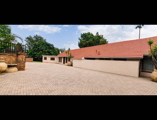 6 BEDROOM HOUSE FOR SALE IN ELDORAIGNE